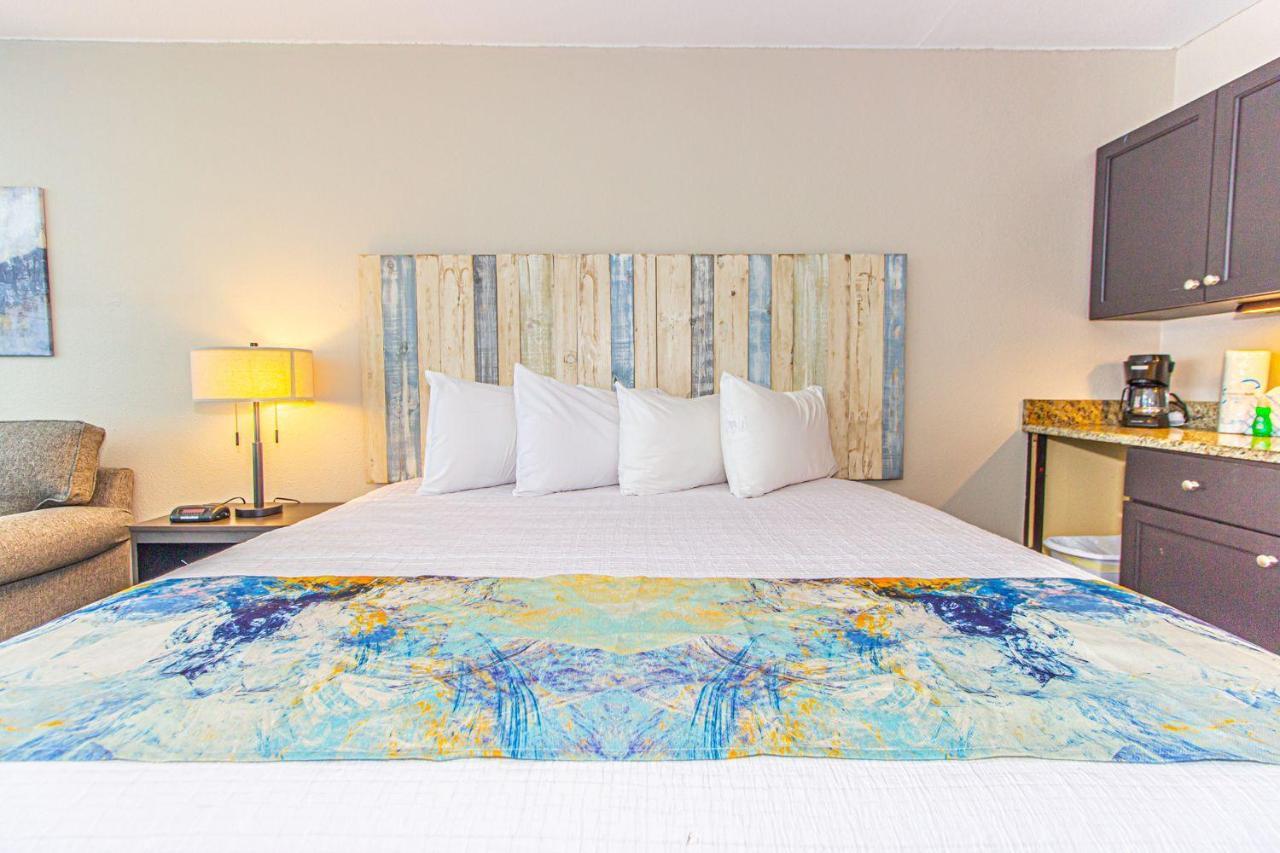 Landmark Resort King Suite Unit 710 Beautifully Updated Sleeps 4 Myrtle Beach Room photo